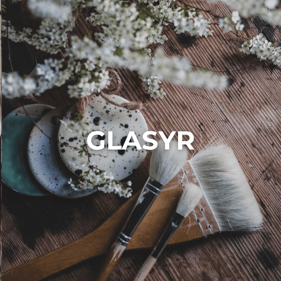 Glasyr och penslar