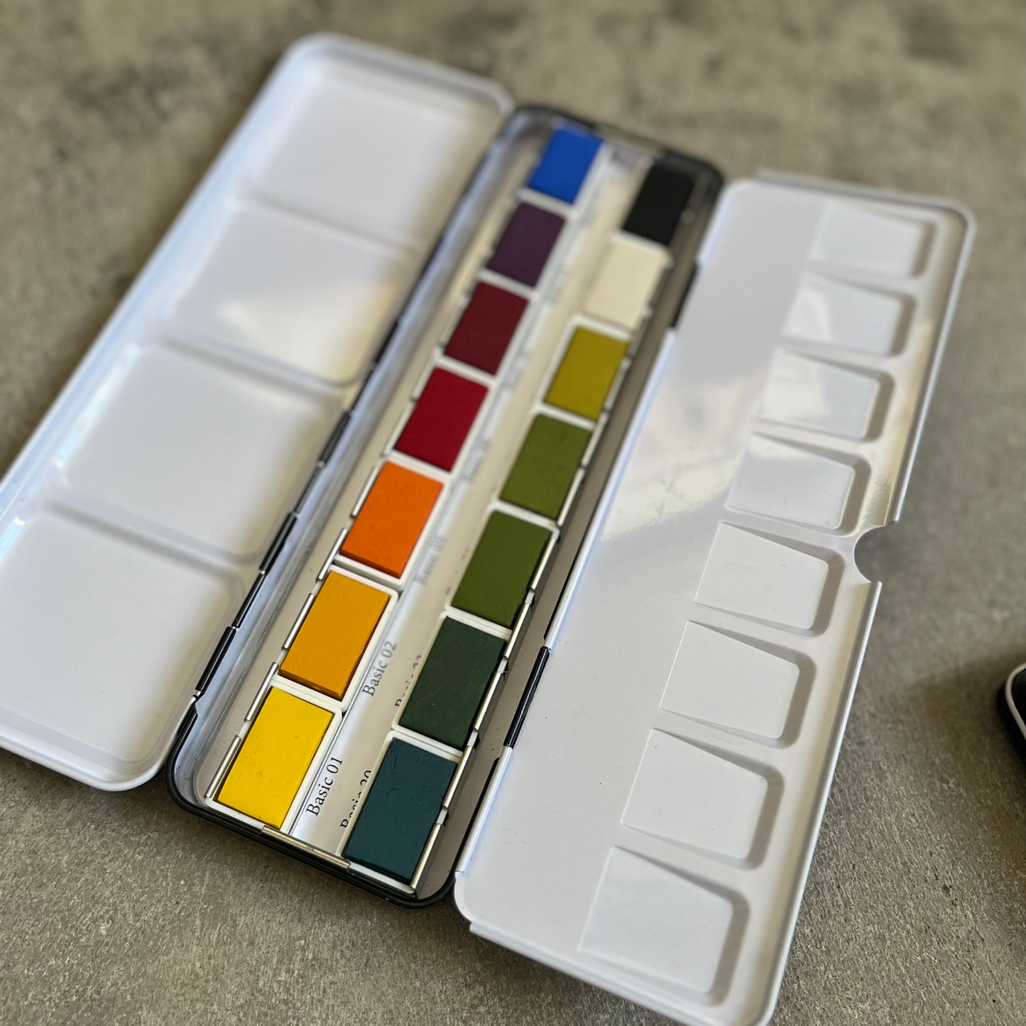 Vattenfärg för Keramik – Svensktillverkad Akvarellfärg – Lervis.se